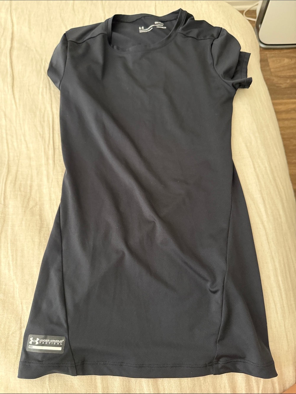 Under Armour Women’s Black Short-Sleeve Performance Tee selling 2 tops size sm
